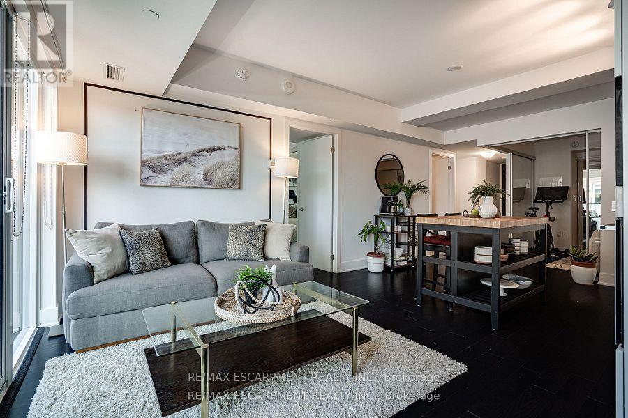 Photo 11 of 1809 955 Bay Street, Toronto ON