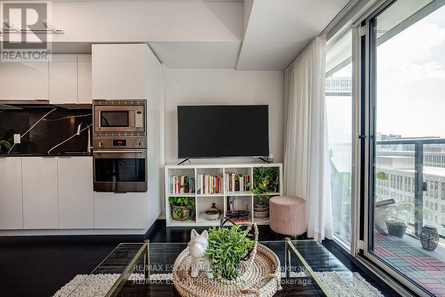 Photo 7 of 1809 955 Bay Street, Toronto ON
