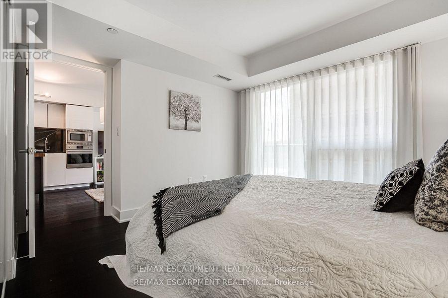Photo 18 of 1809 955 Bay Street, Toronto ON