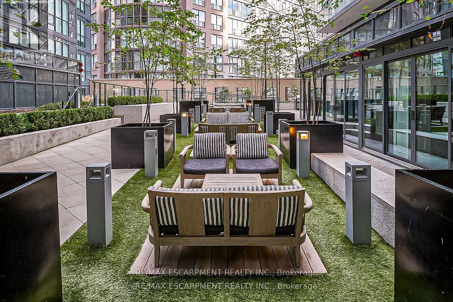 Photo 10 of 1809 955 Bay Street, Toronto ON