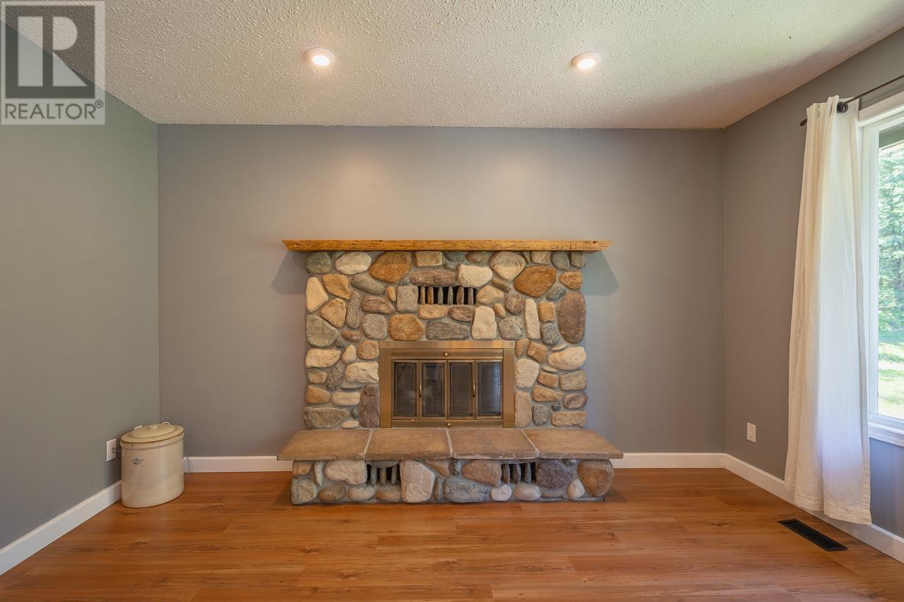 6487 GREY CRESCENT, Horse Lake
