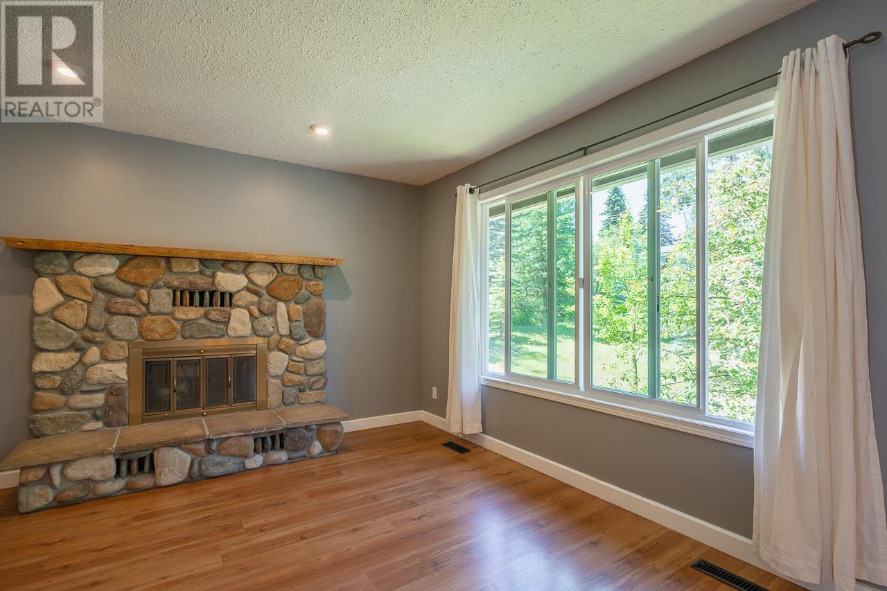 6487 GREY CRESCENT, Horse Lake