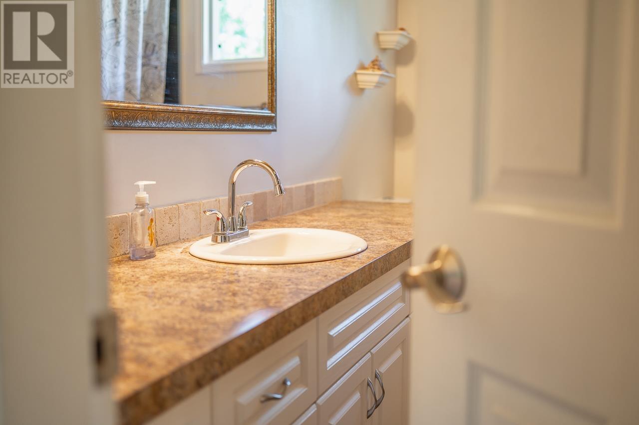 6487 GREY CRESCENT, Horse Lake