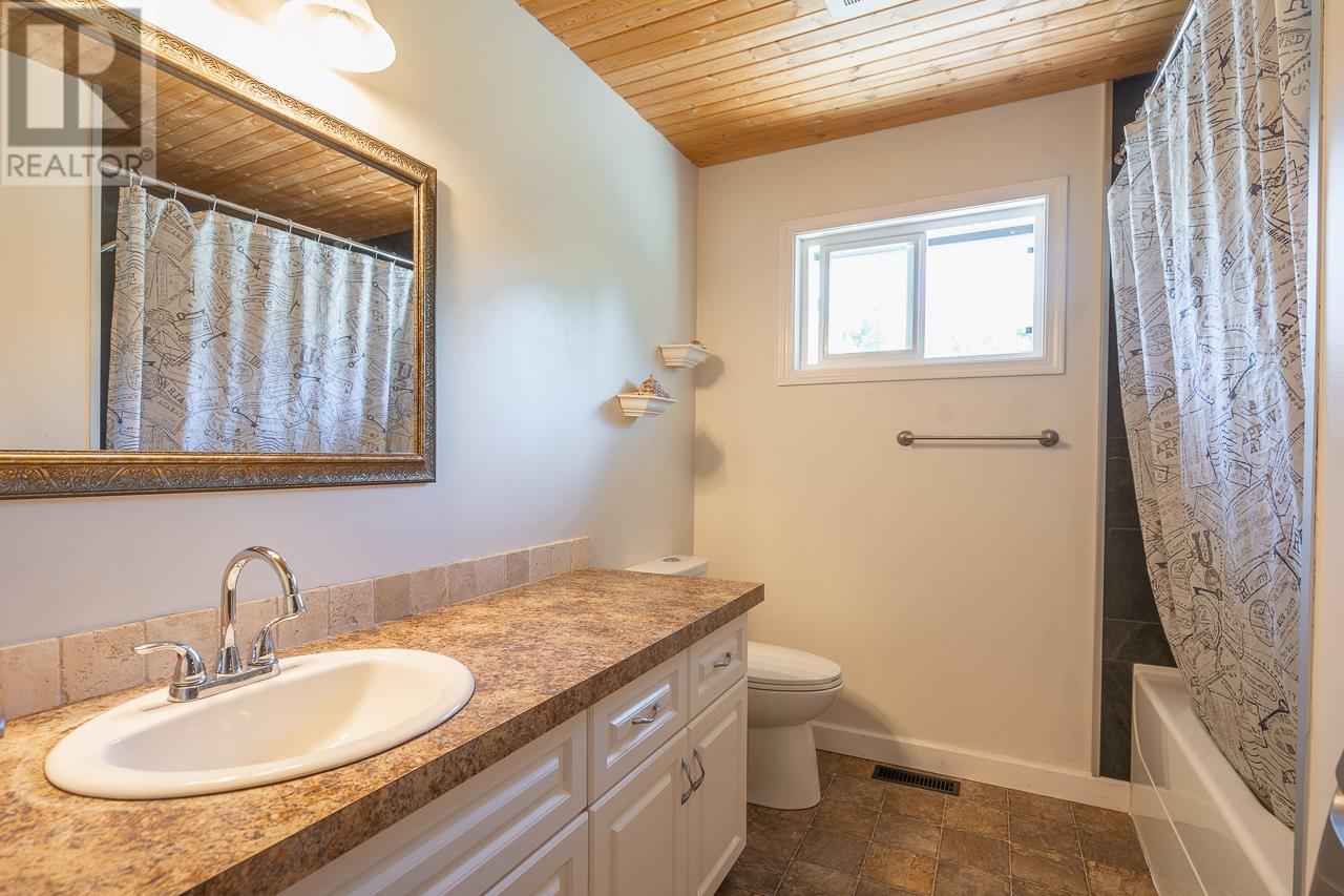 6487 GREY CRESCENT, Horse Lake