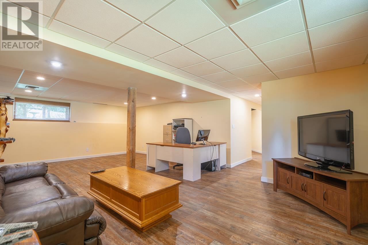 6487 GREY CRESCENT, Horse Lake