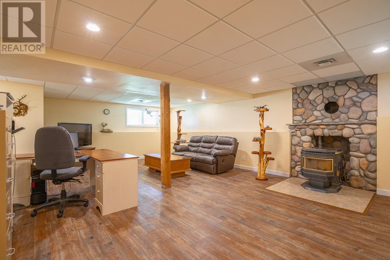 6487 GREY CRESCENT, Horse Lake