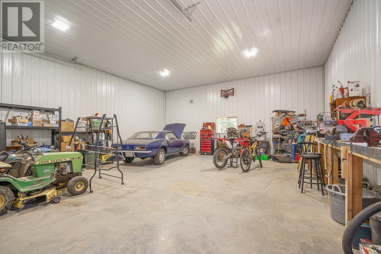 6487 GREY CRESCENT, Horse Lake