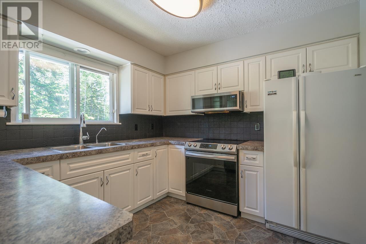 6487 GREY CRESCENT, Horse Lake