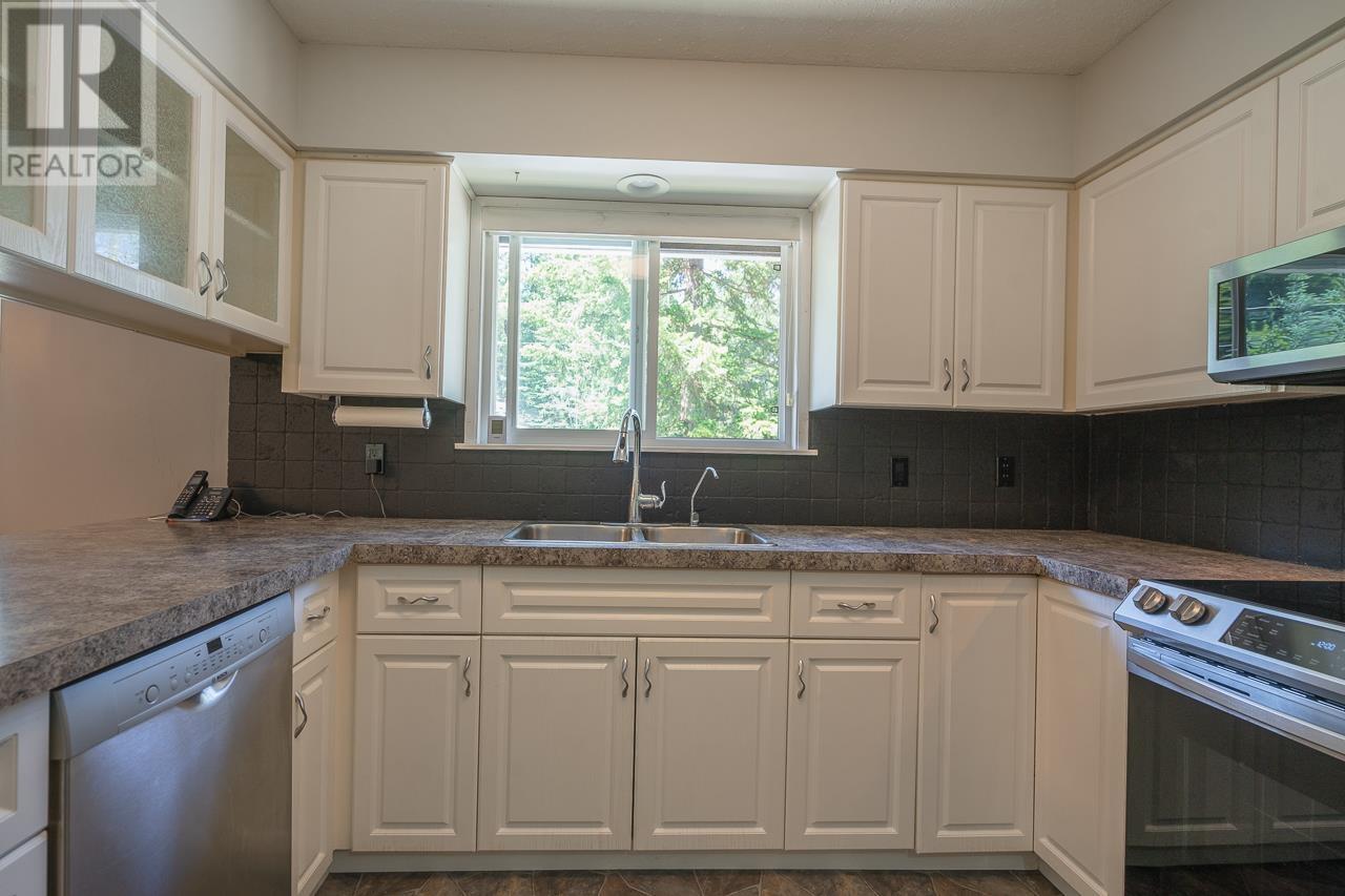6487 GREY CRESCENT, Horse Lake