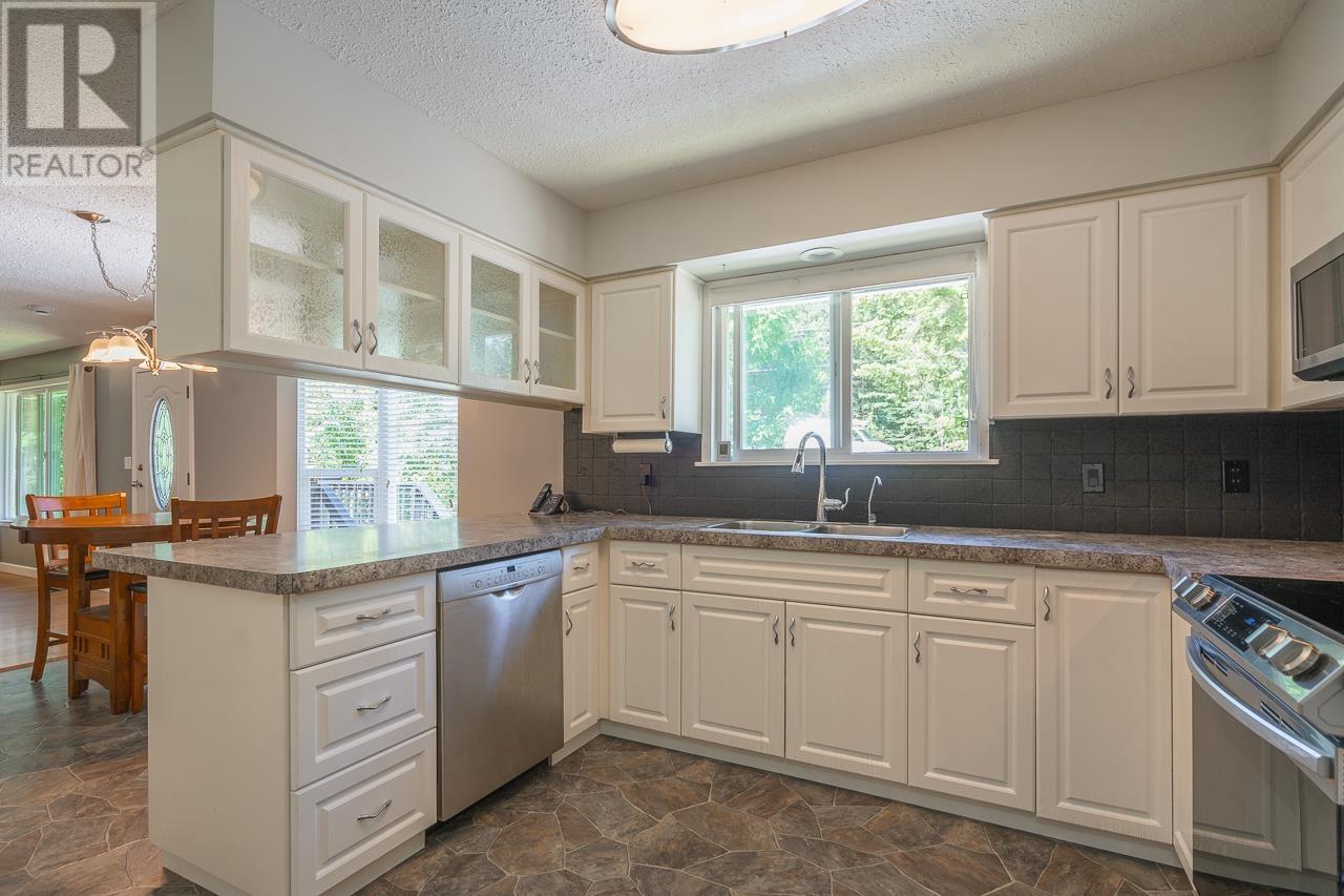 6487 GREY CRESCENT, Horse Lake