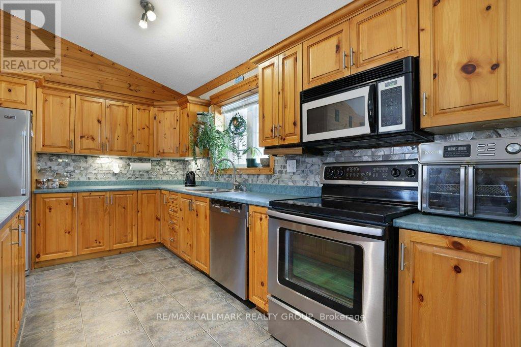 Photo 11 of 206 Old Pakenham Road, Ottawa ON