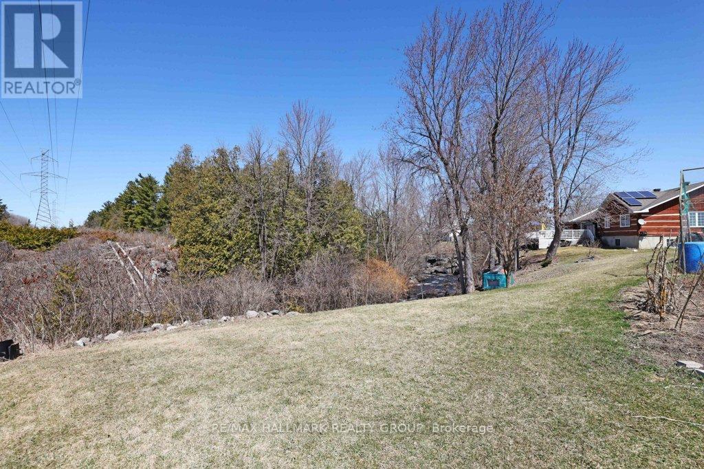 Photo 12 of 206 Old Pakenham Road, Ottawa ON