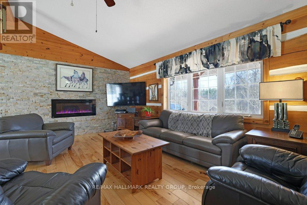 Photo 8 of 206 Old Pakenham Road, Ottawa ON