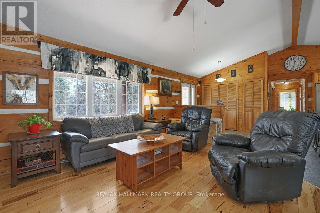 Photo 2 of 206 Old Pakenham Road, Ottawa ON