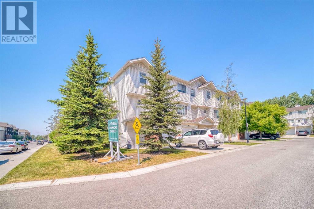 Single Family House 4 Level for Sale in    Avenue SE Applewood Park Calgary 