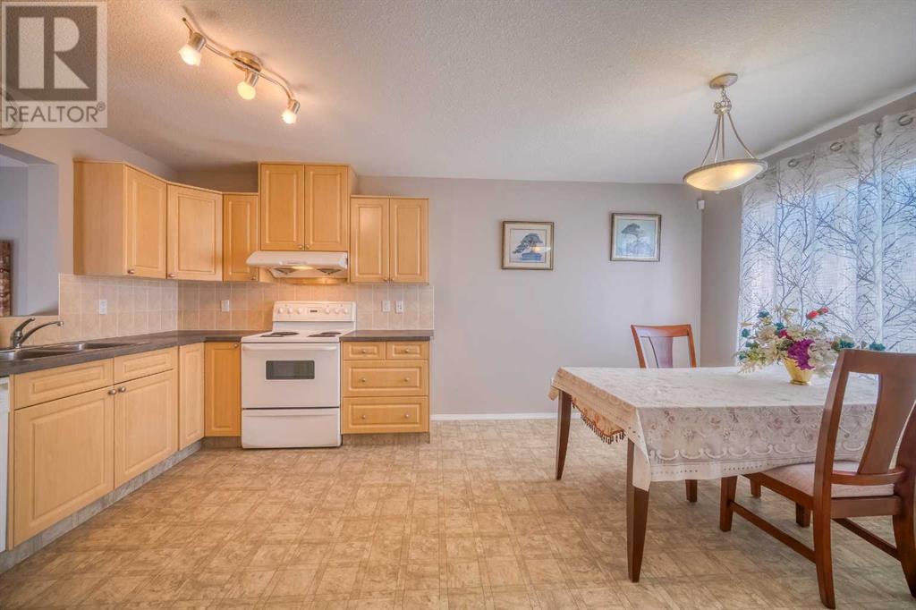 Single Family House 4 Level for Sale in    Avenue SE Applewood Park Calgary 