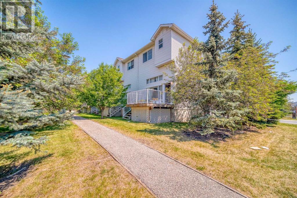 Single Family House 4 Level for Sale in    Avenue SE Applewood Park Calgary 
