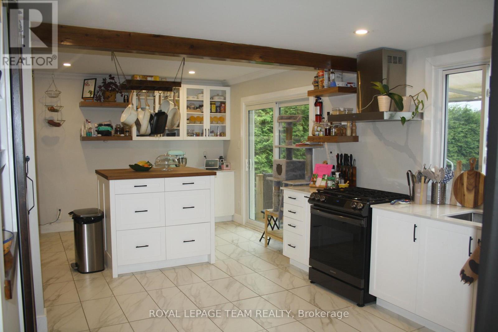 Photo 13 of 500 Aberdeen Street, Renfrew ON
