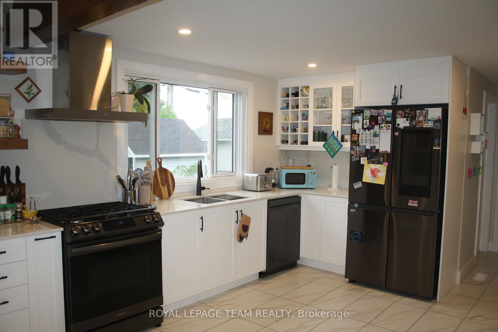 Photo 9 of 500 Aberdeen Street, Renfrew ON