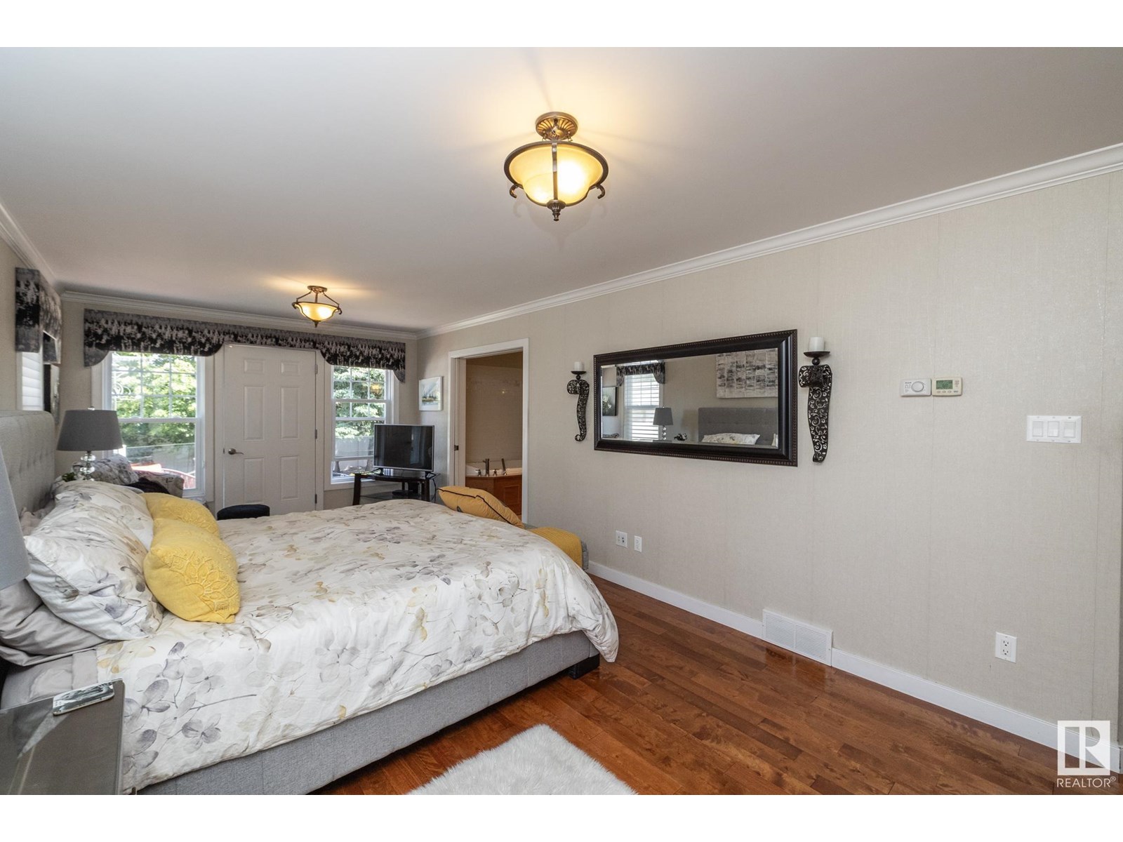 Photo 15 of 157 Laurier Dr Nw, Edmonton AB