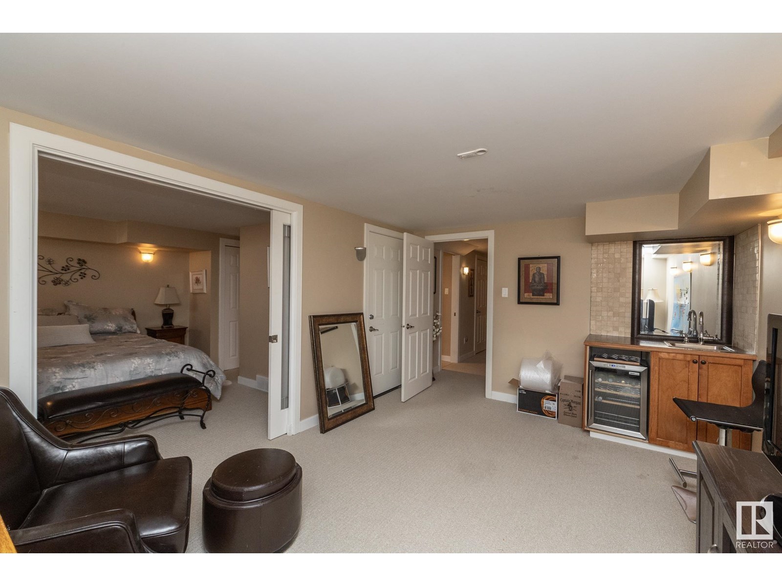 Photo 19 of 157 Laurier Dr Nw, Edmonton AB