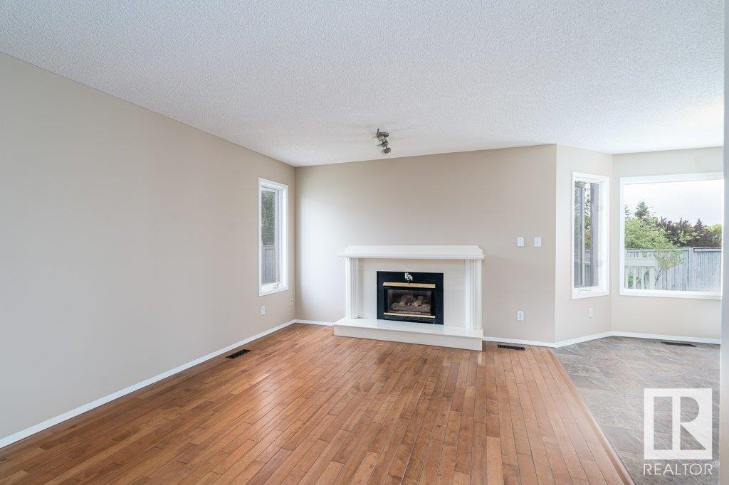 Photo 9 of 15419 132 St Nw, Edmonton AB