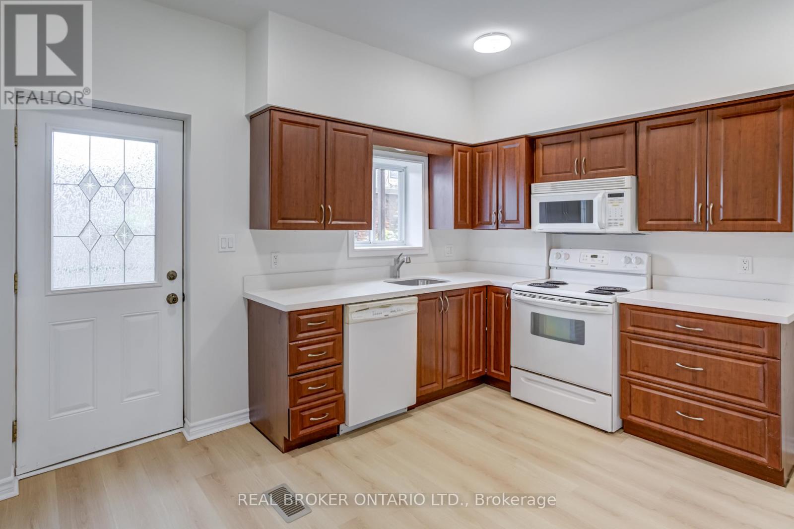Photo 10 of 55 Young Street, Hamilton ON