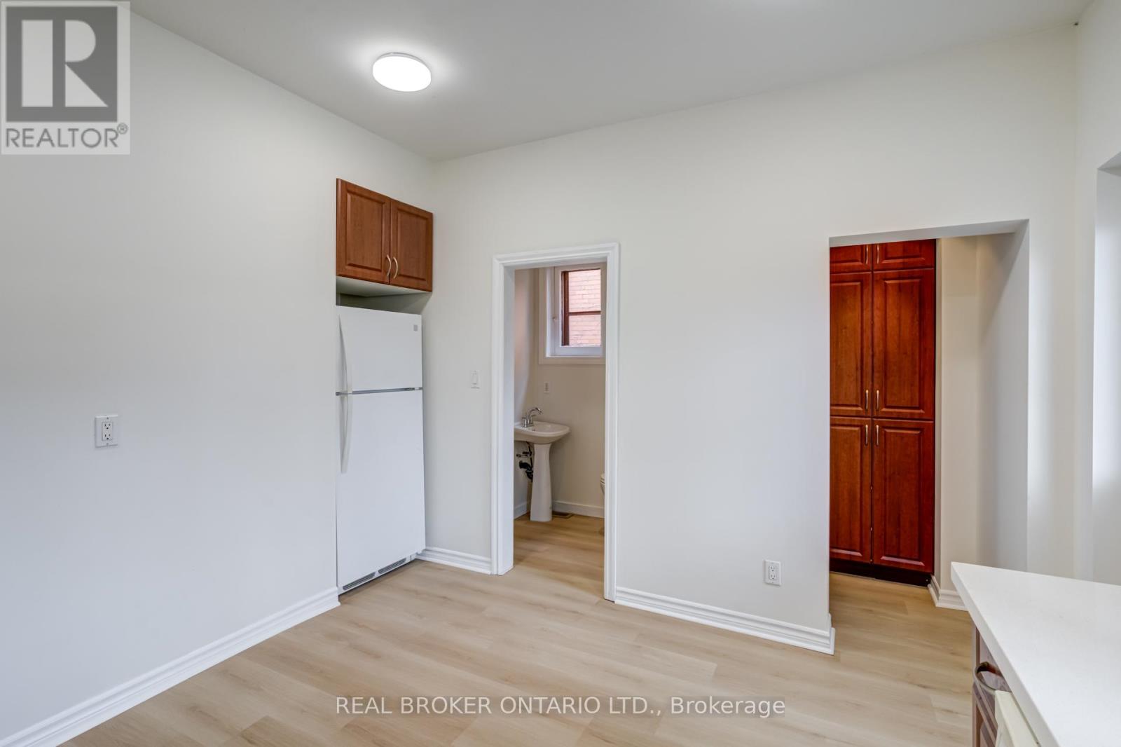Photo 11 of 55 Young Street, Hamilton ON
