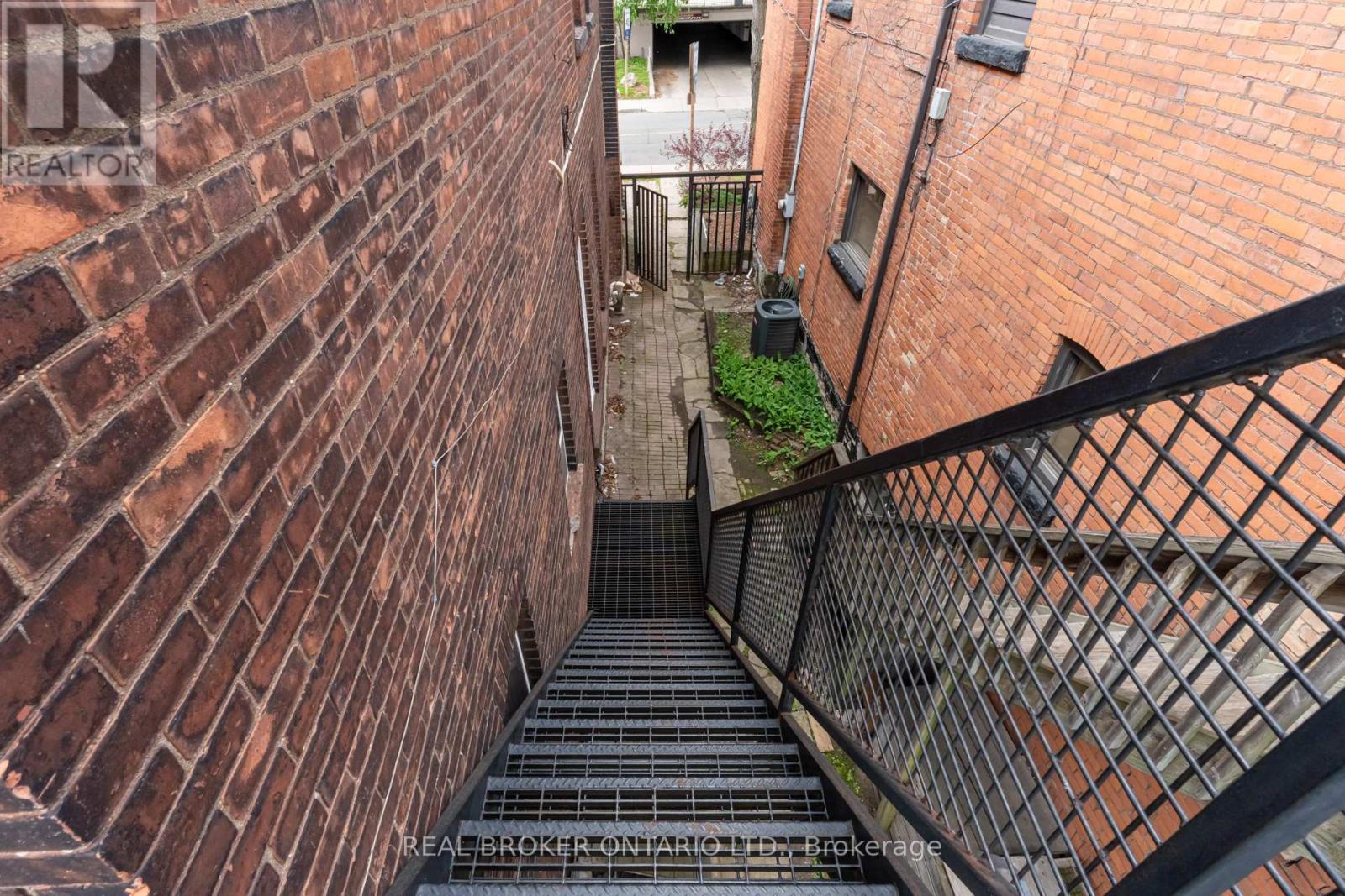 Photo 37 of 55 Young Street, Hamilton ON