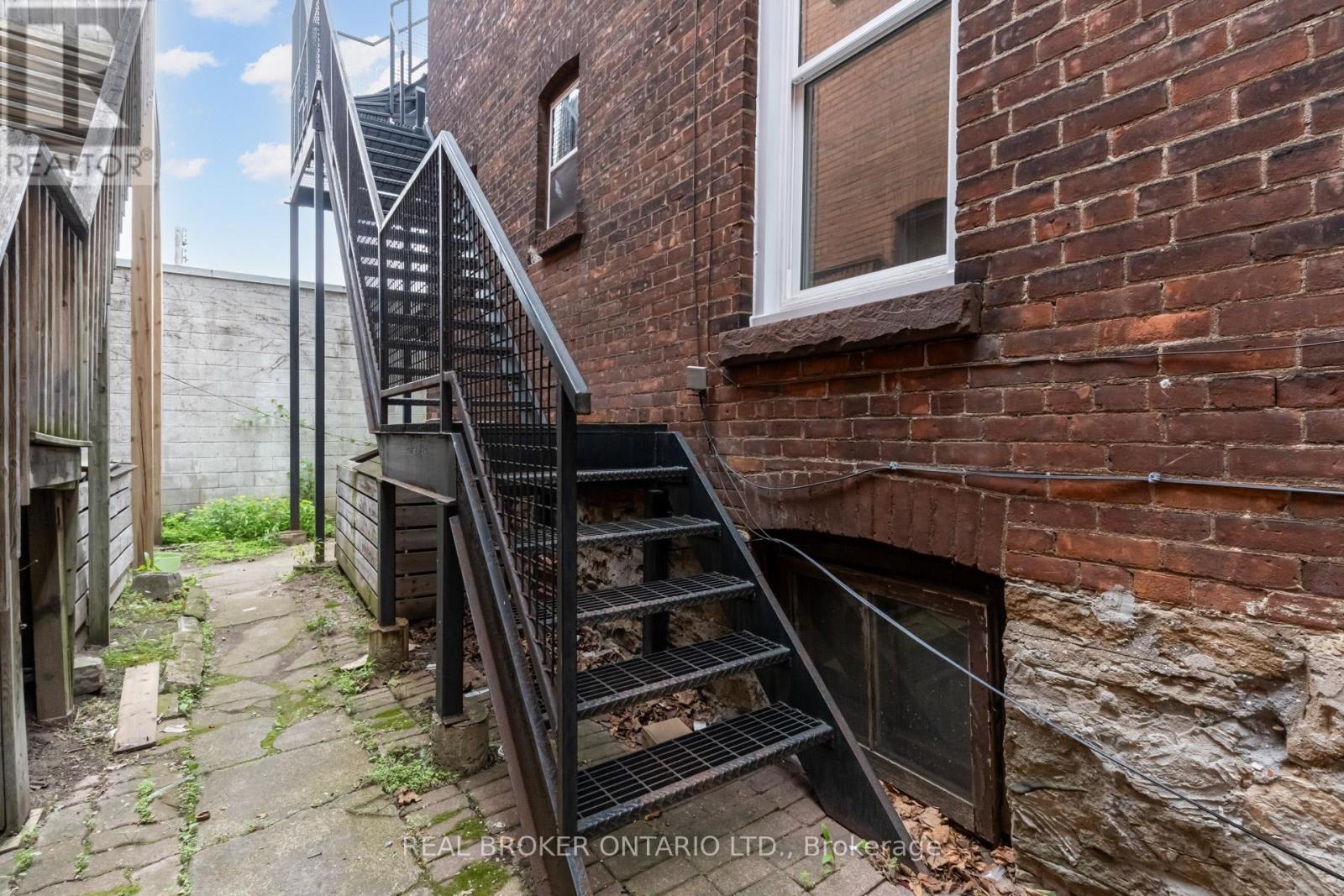 Photo 38 of 55 Young Street, Hamilton ON