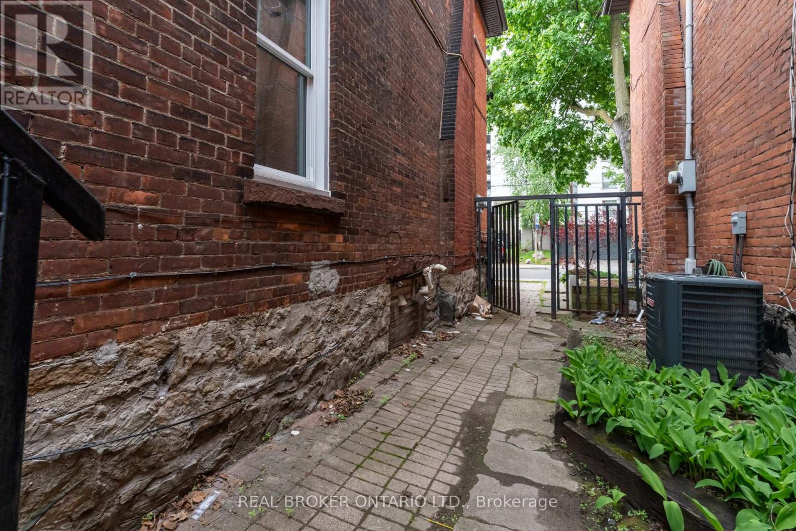 Photo 39 of 55 Young Street, Hamilton ON