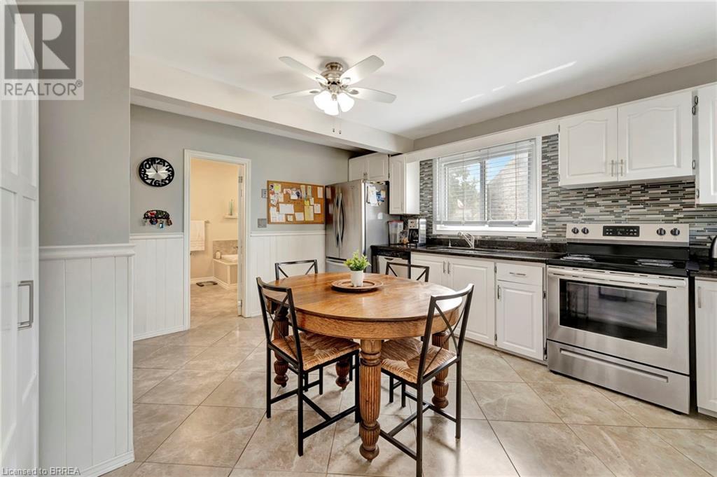 Photo 8 of 48 Willow Drive, Brantford ON