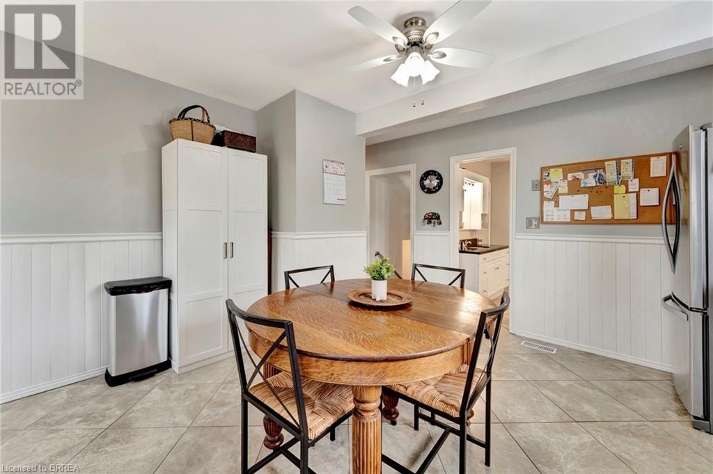 Photo 9 of 48 Willow Drive, Brantford ON