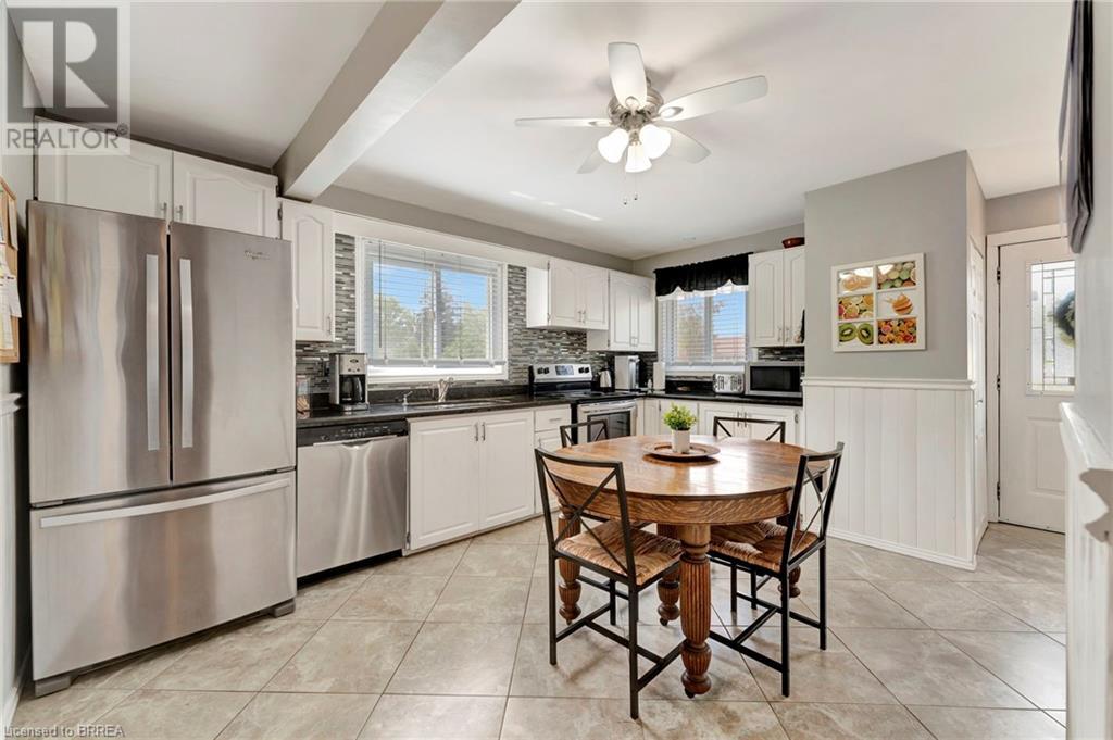 Photo 6 of 48 Willow Drive, Brantford ON
