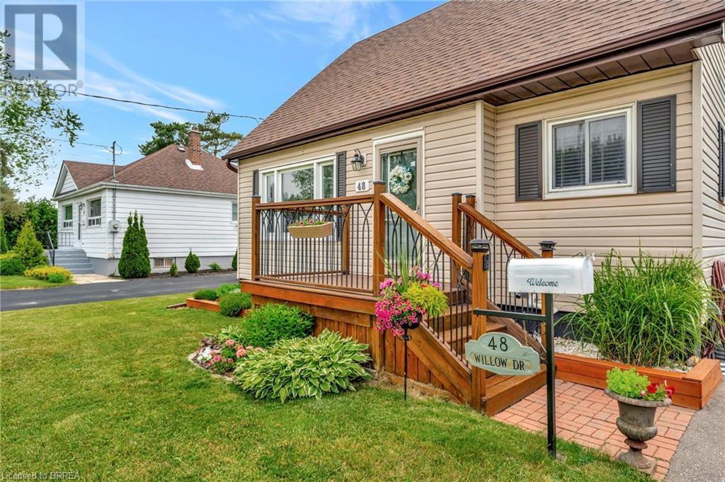 Photo 4 of 48 Willow Drive, Brantford ON