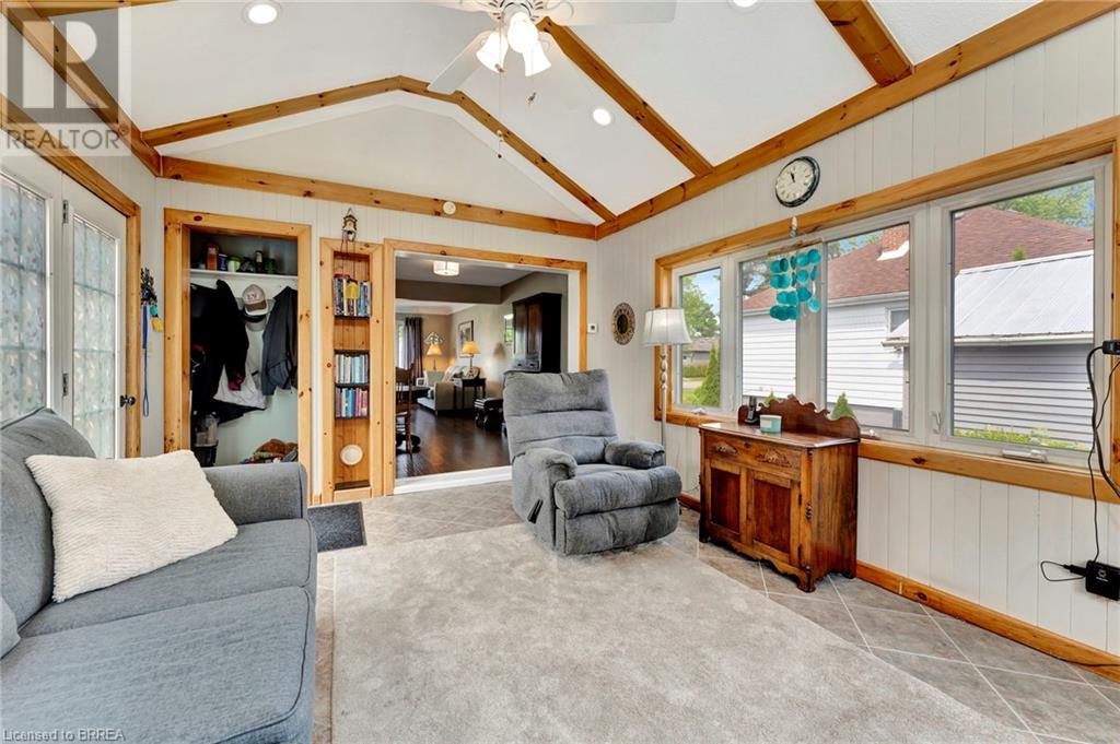 Photo 19 of 48 Willow Drive, Brantford ON