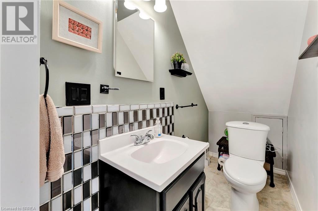 Photo 26 of 48 Willow Drive, Brantford ON