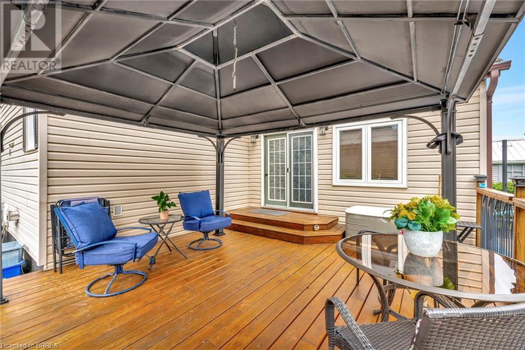 Photo 33 of 48 Willow Drive, Brantford ON