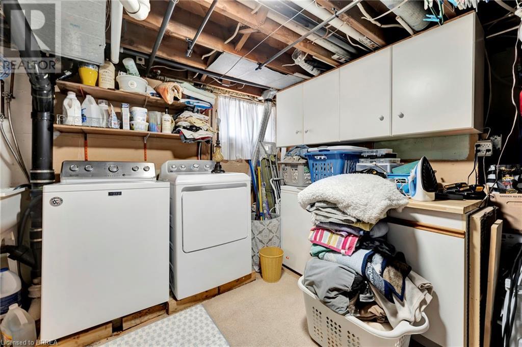 Photo 31 of 48 Willow Drive, Brantford ON