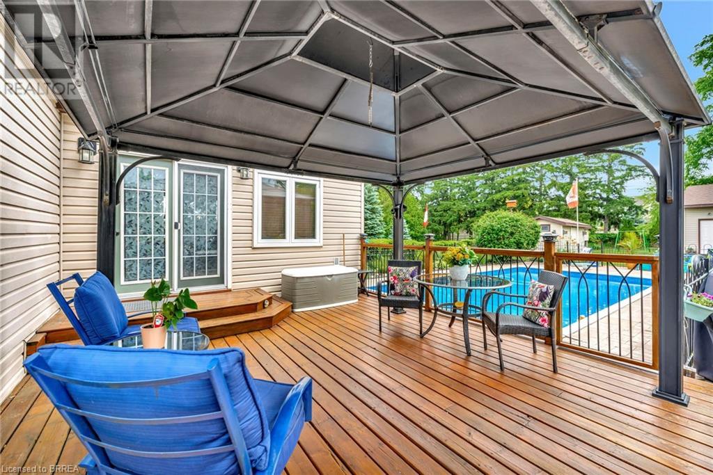 Photo 32 of 48 Willow Drive, Brantford ON