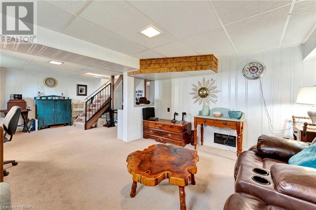 Photo 28 of 48 Willow Drive, Brantford ON