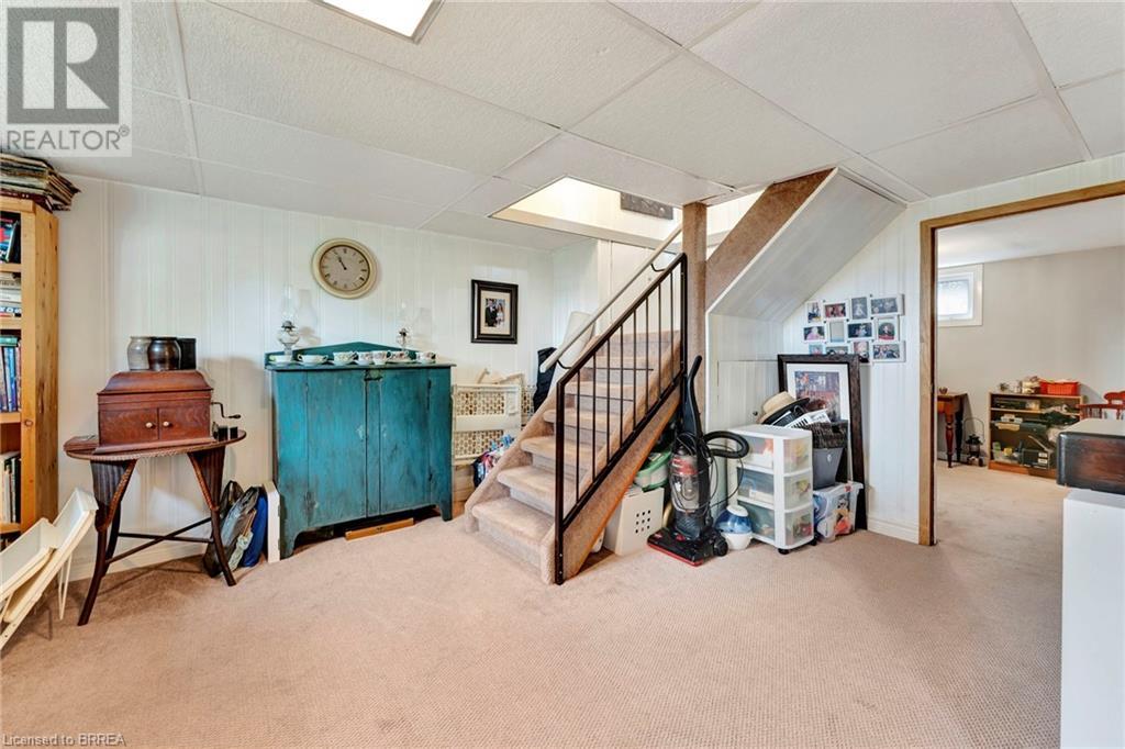 Photo 29 of 48 Willow Drive, Brantford ON
