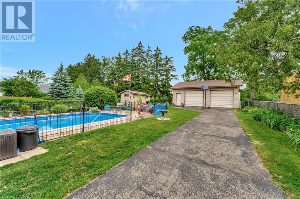 Photo 39 of 48 Willow Drive, Brantford ON