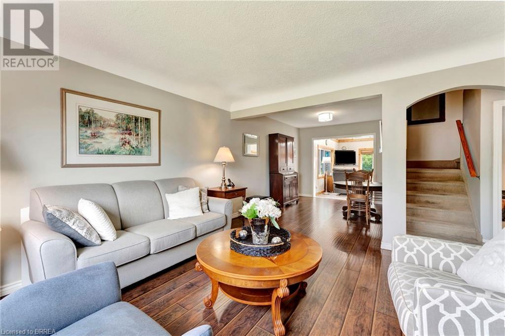 Photo 14 of 48 Willow Drive, Brantford ON
