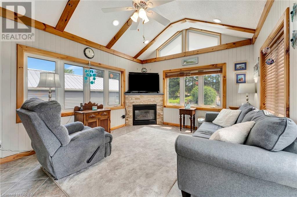 Photo 18 of 48 Willow Drive, Brantford ON