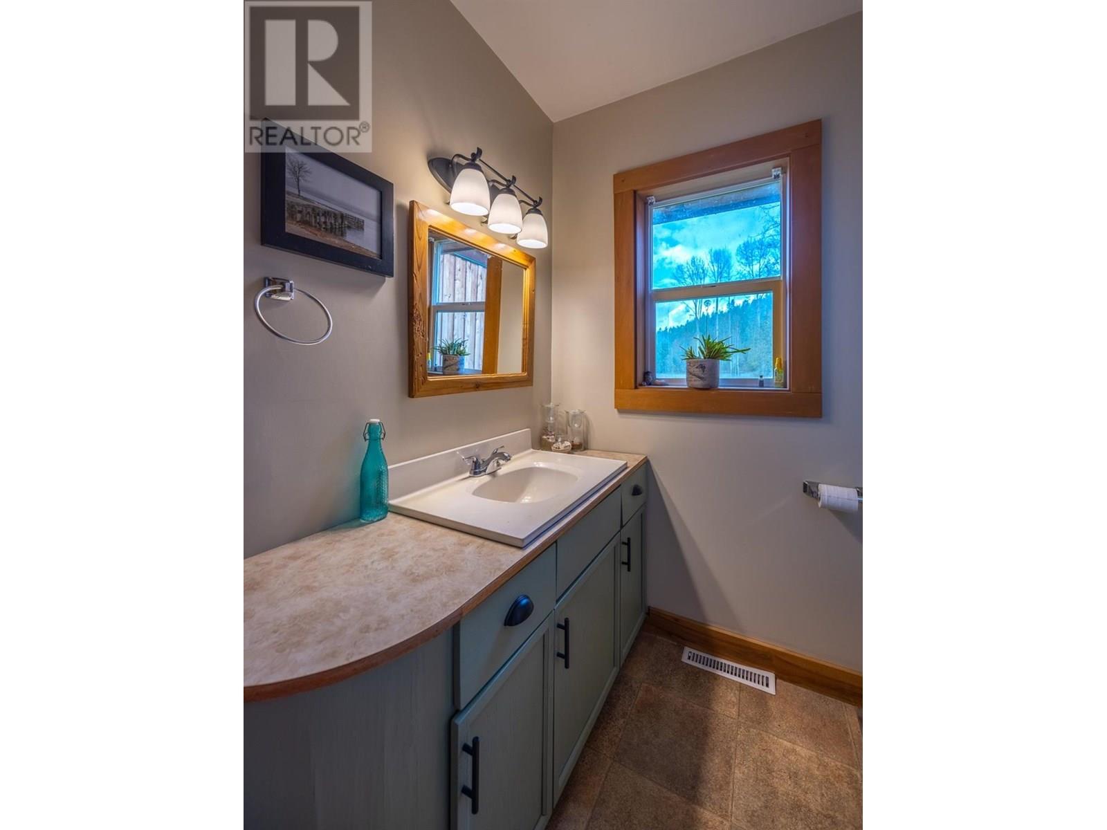 Photo 18 of 1097 Lakeview Arrow Creek Road, Creston BC