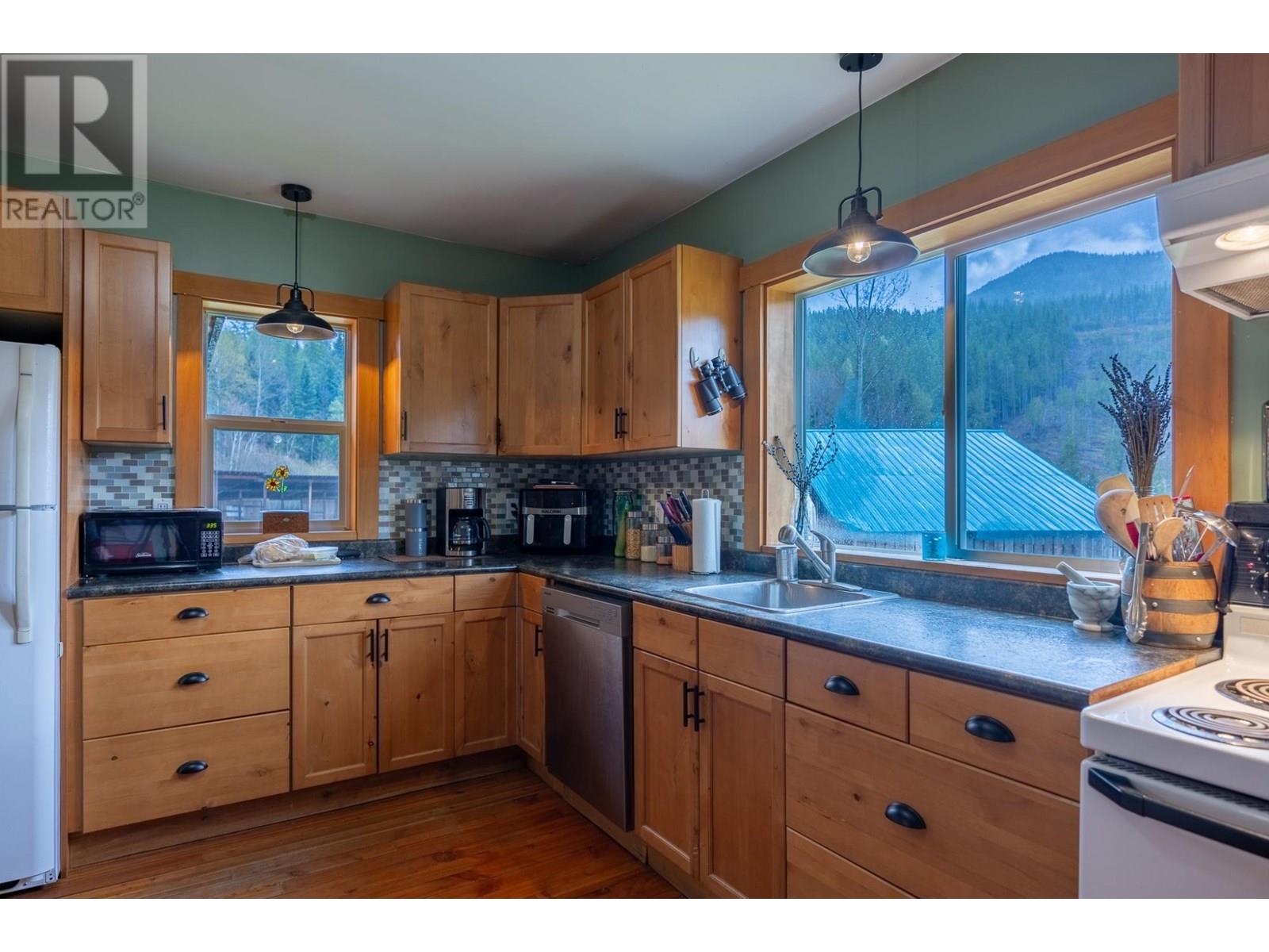 Photo 8 of 1097 Lakeview Arrow Creek Road, Creston BC