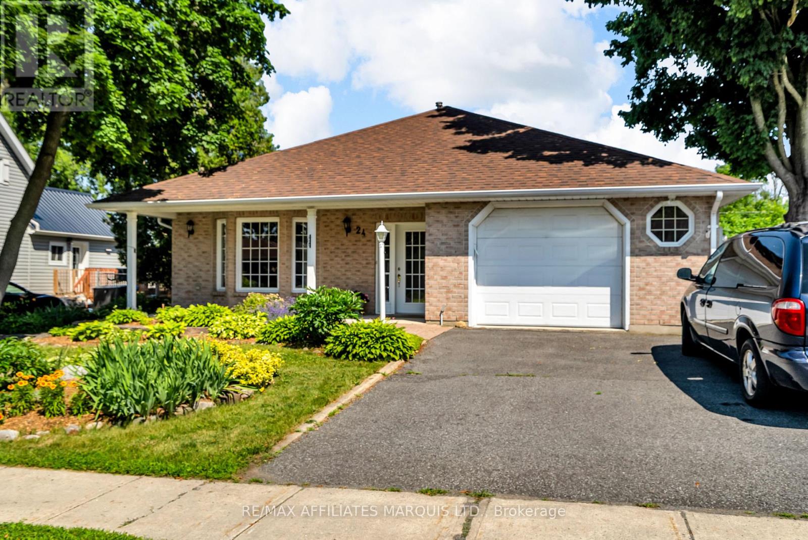 Photo 2 of 24 Saunders Avenue, South Stormont ON