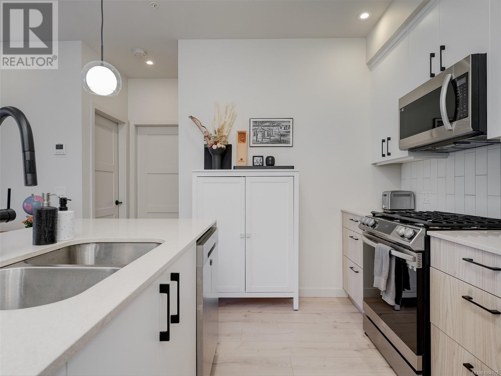 Photo 8 of 208 947 Whirlaway Cres, Langford BC