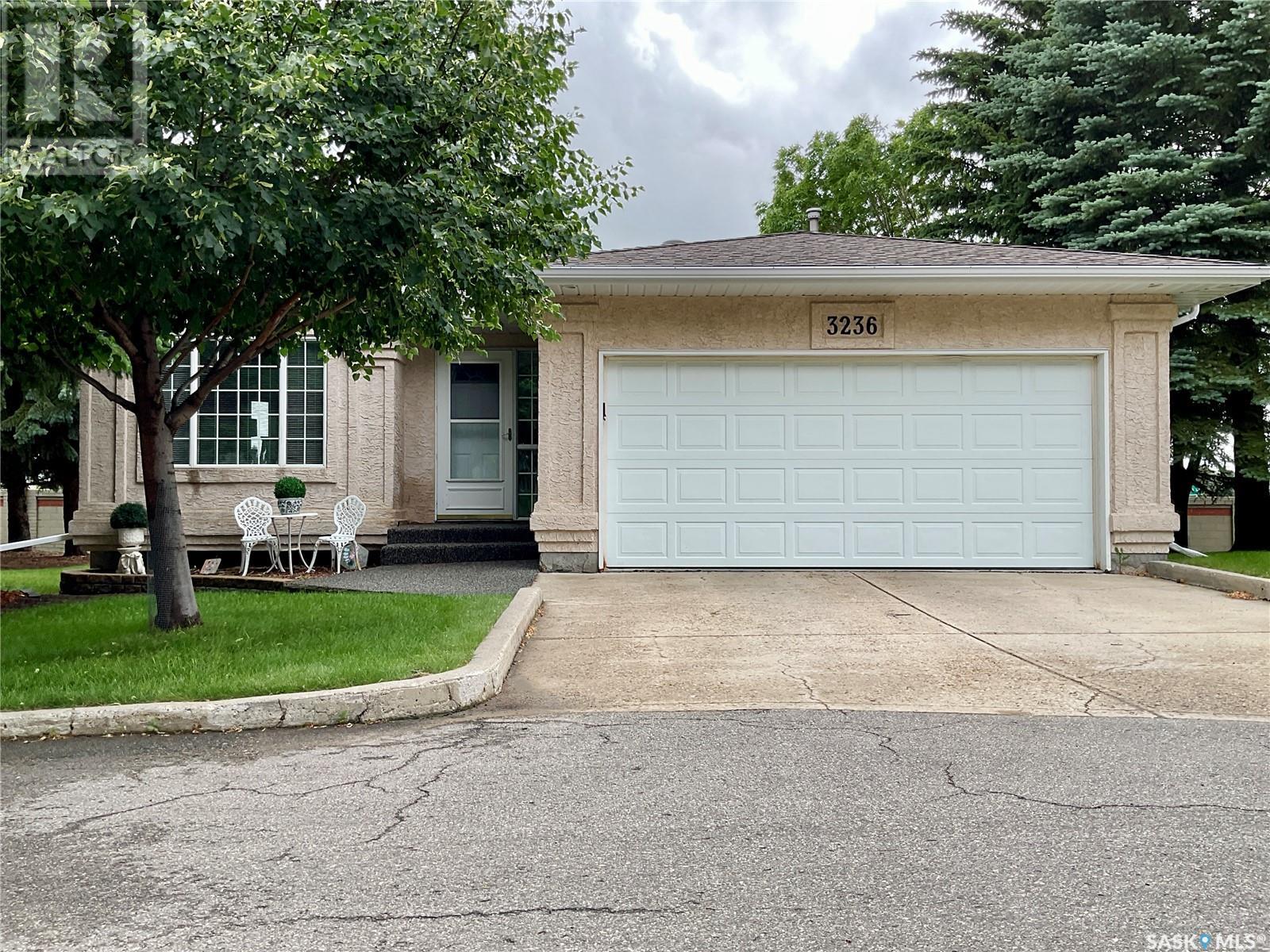 3236 Renfrew CRESCENT E, Regina, Saskatchewan